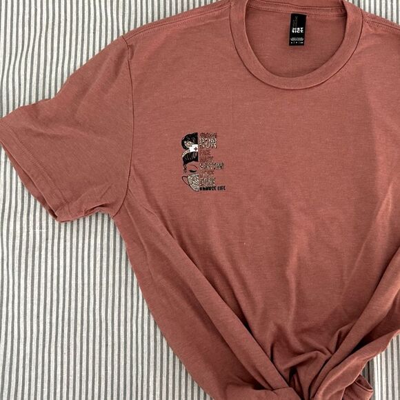 Messy Bun & Getting Stuff Done #Nurselife Short Sleeve Pink Mauve Tee Size Small - Picture 1 of 2